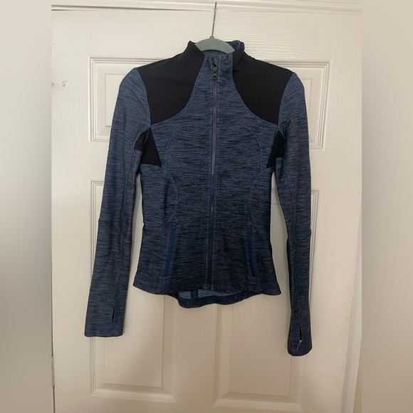 LULULEMON FORME JACKET IN SLUB DENIM BLUE/BLACK - Picture 6 of 16